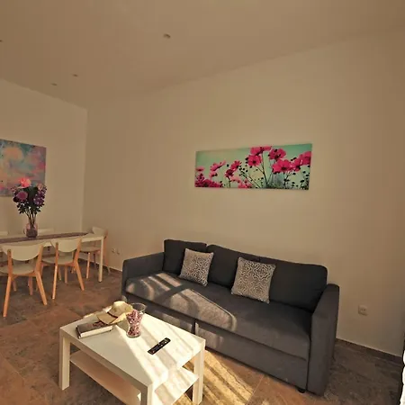 Centro Vistas Jardines Alcazar Free Parking *